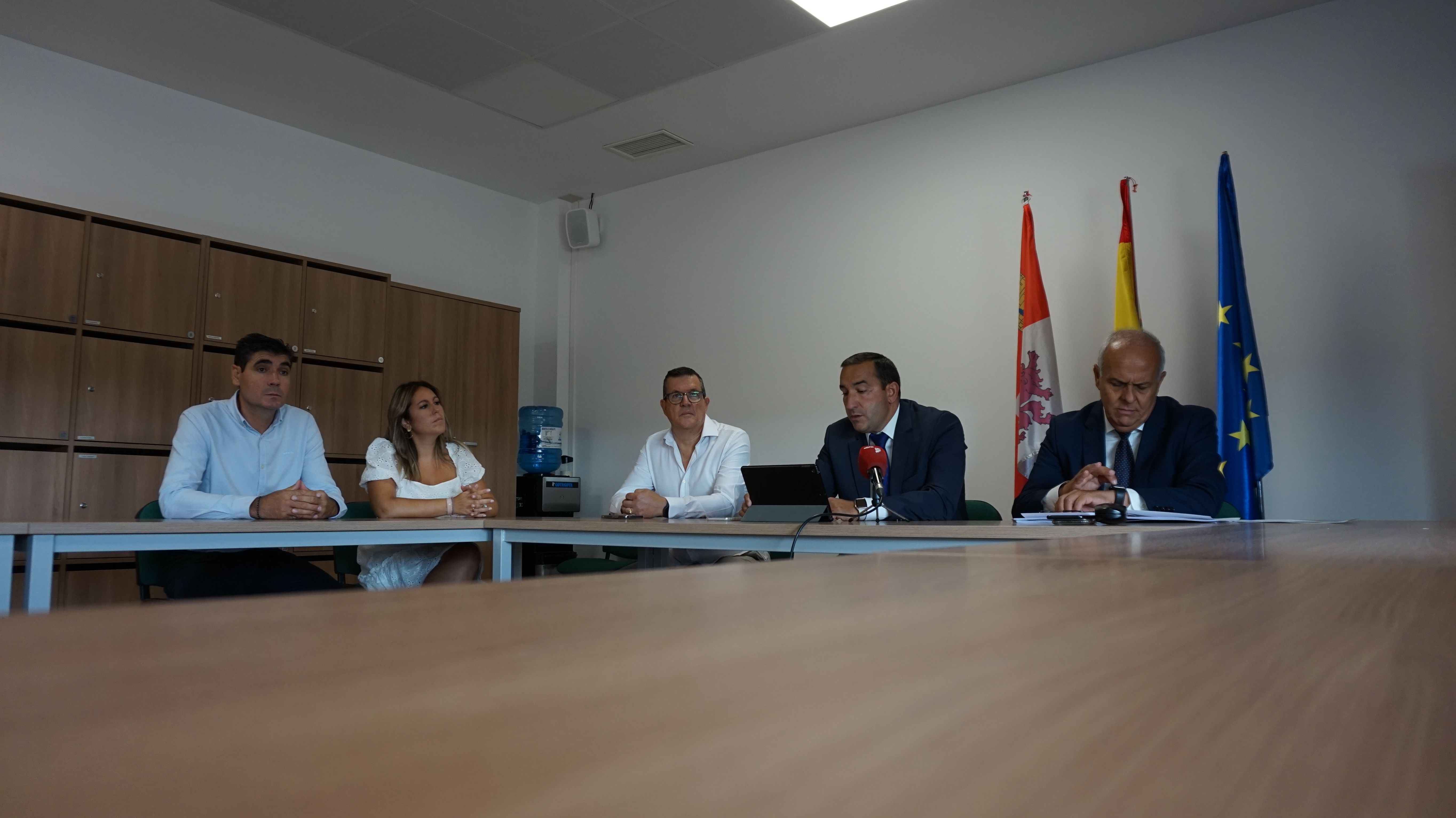 Eloy Ruiz y Ángel Morín presentan los datos de escolarización en Castellanos de Moriscos (10)