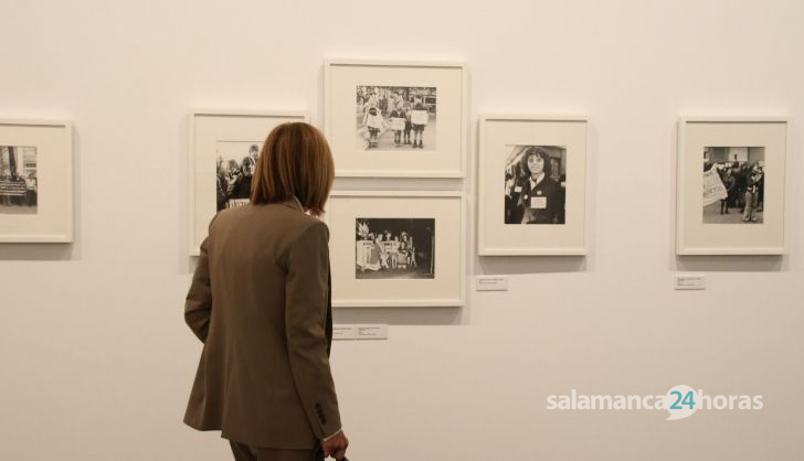 GALERÍA | Un centenar de fotografías de reconocidos autores muestran en la Universidad de Salamanca la historia de la fotografía documental española