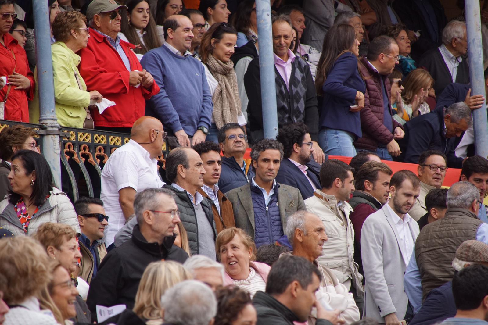 GALERÍA | Resumen fotográfico del ambiente en los tendidos de La Glorieta durante la corrida concurso de despedida de López Chaves y El Juli. Foto Juanes