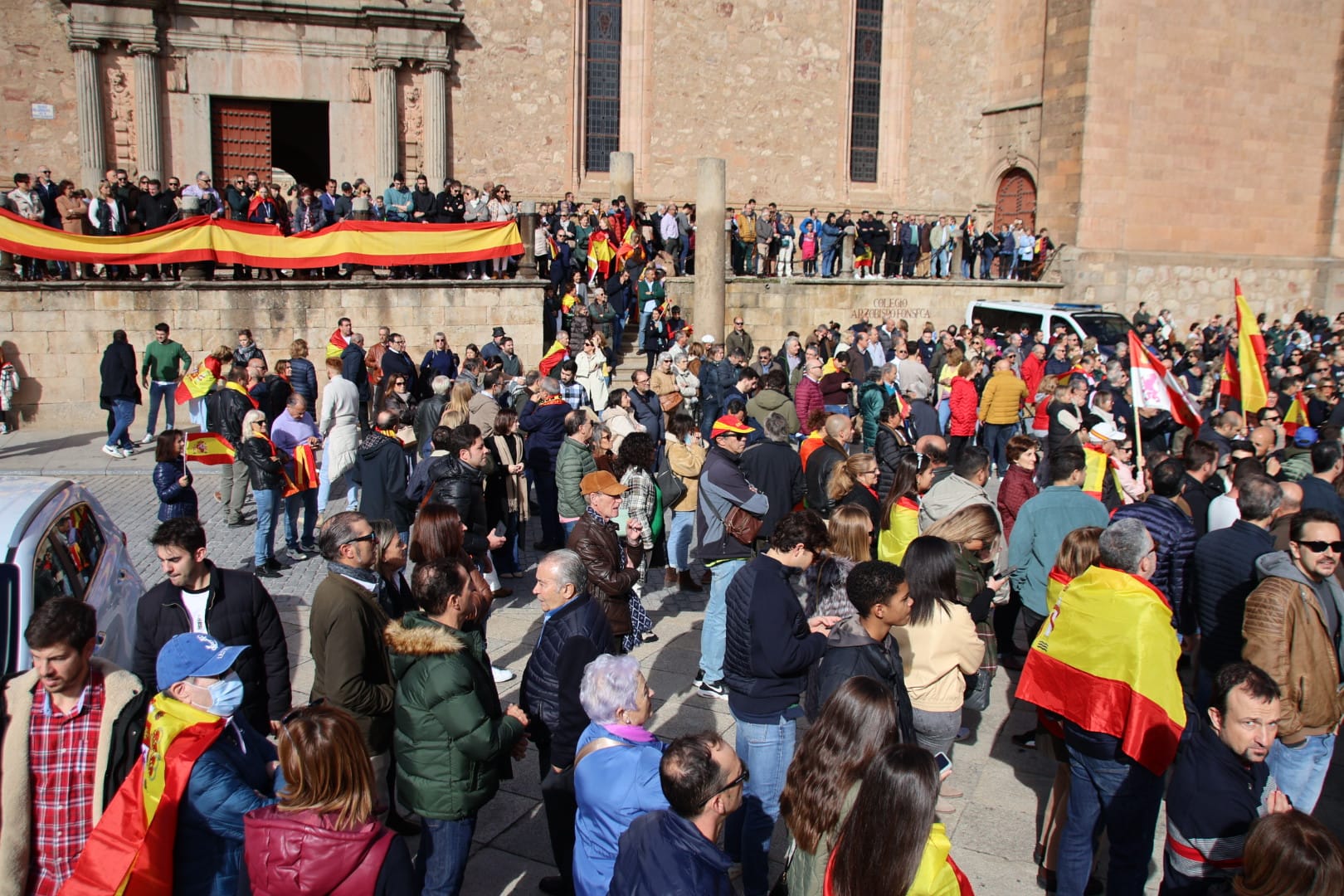 Miles de manifestantes se trasladan hasta la sede del PSOE para continuar las protestas contra los socialistas y la amnistía tras la manifestación del PP. Fotos Andrea M (19)