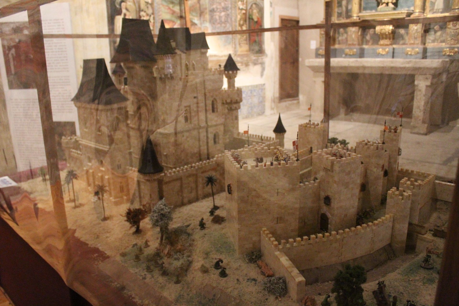 GALERÍA  El convento de Santa Clara vuelve a exponer su increíble muestra  de castillos de Exin Castillos