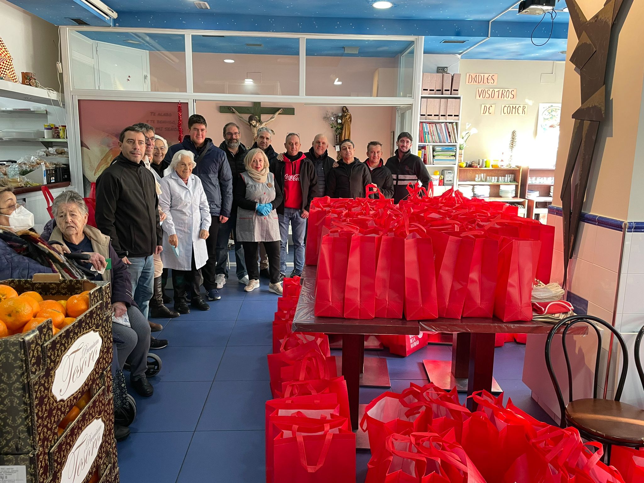  Coca-Cola se une a las ONG y entidades sociales en Salamanca para repartir 350 comidas a familias vulnerables