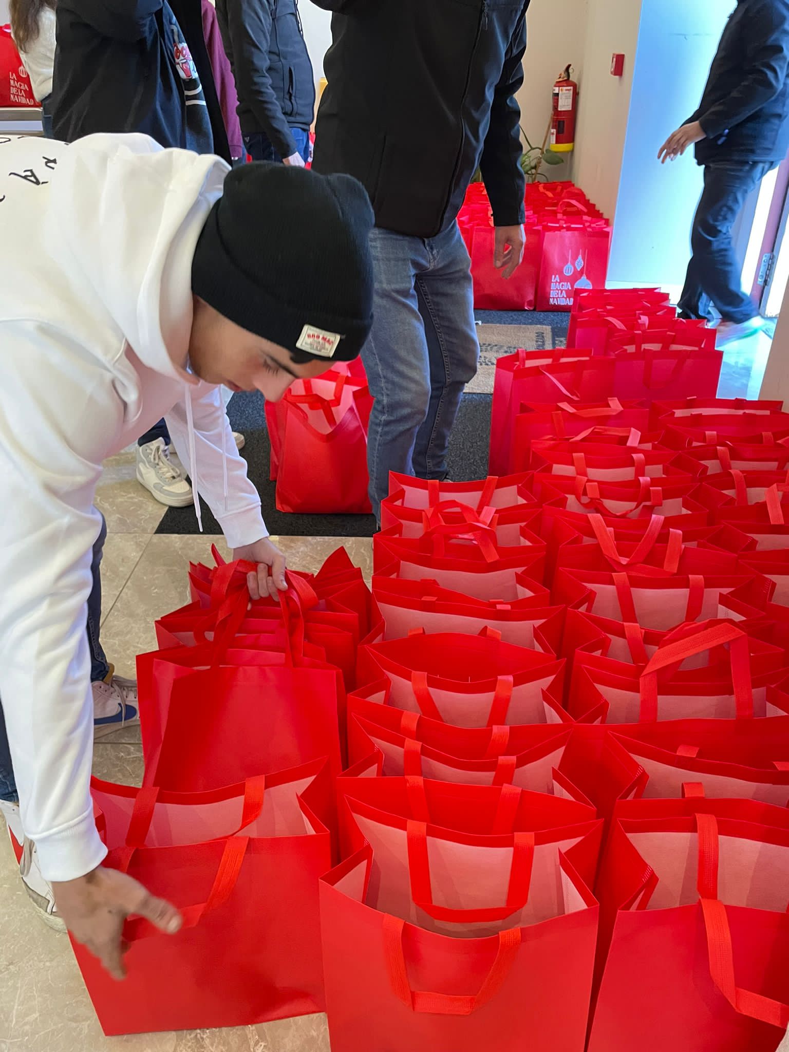  Coca-Cola se une a las ONG y entidades sociales en Salamanca para repartir 350 comidas a familias vulnerables
