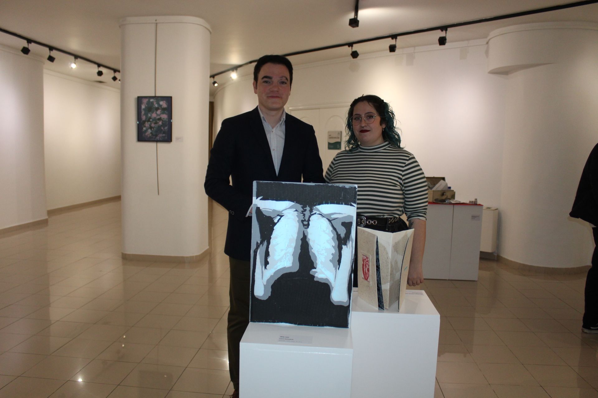 El concejal de Juventud, Pedro Martínez, inaugura la exposición ‘Entrañas’