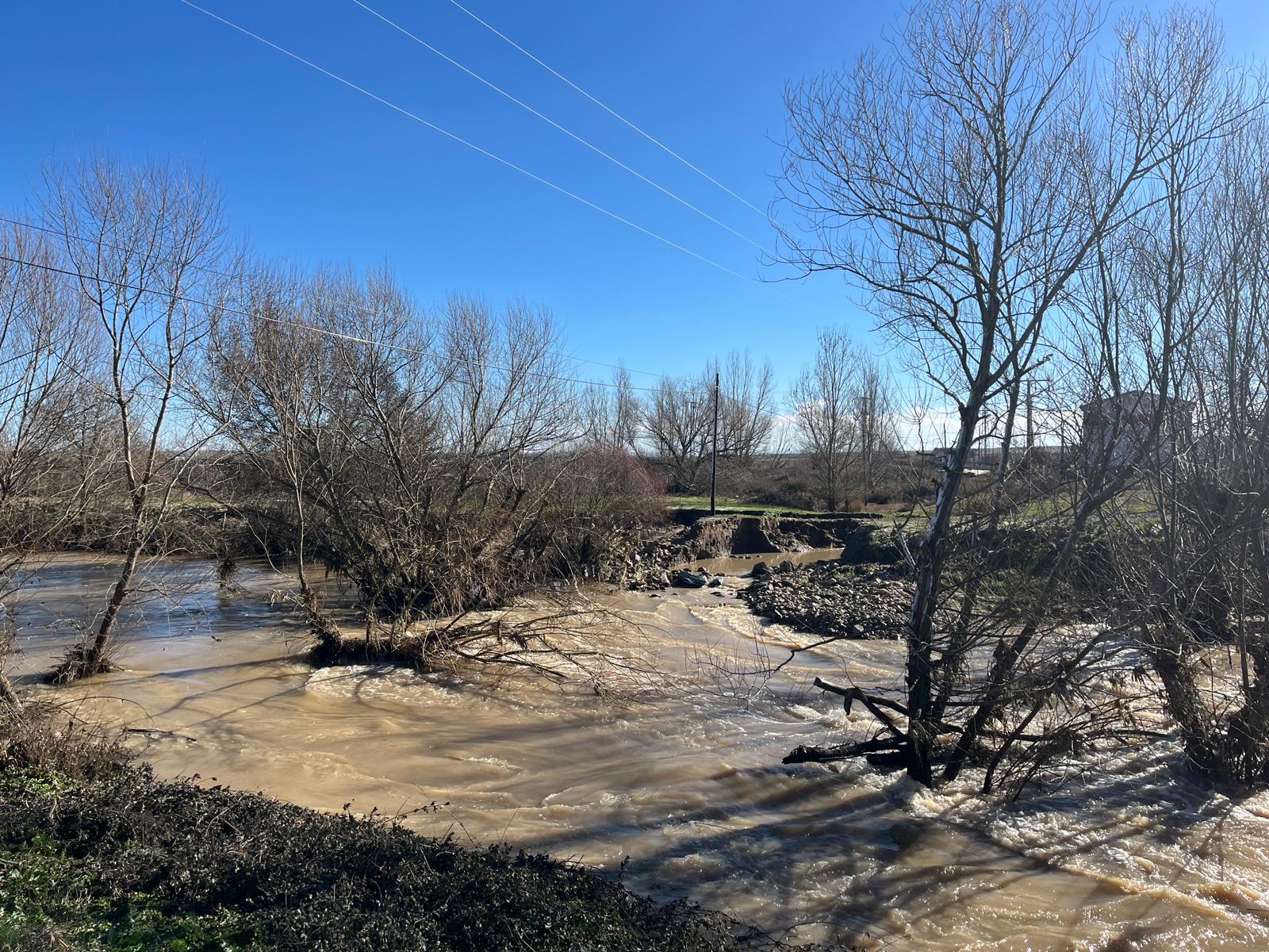 Peñarandilla, inundada por la crecida del río 