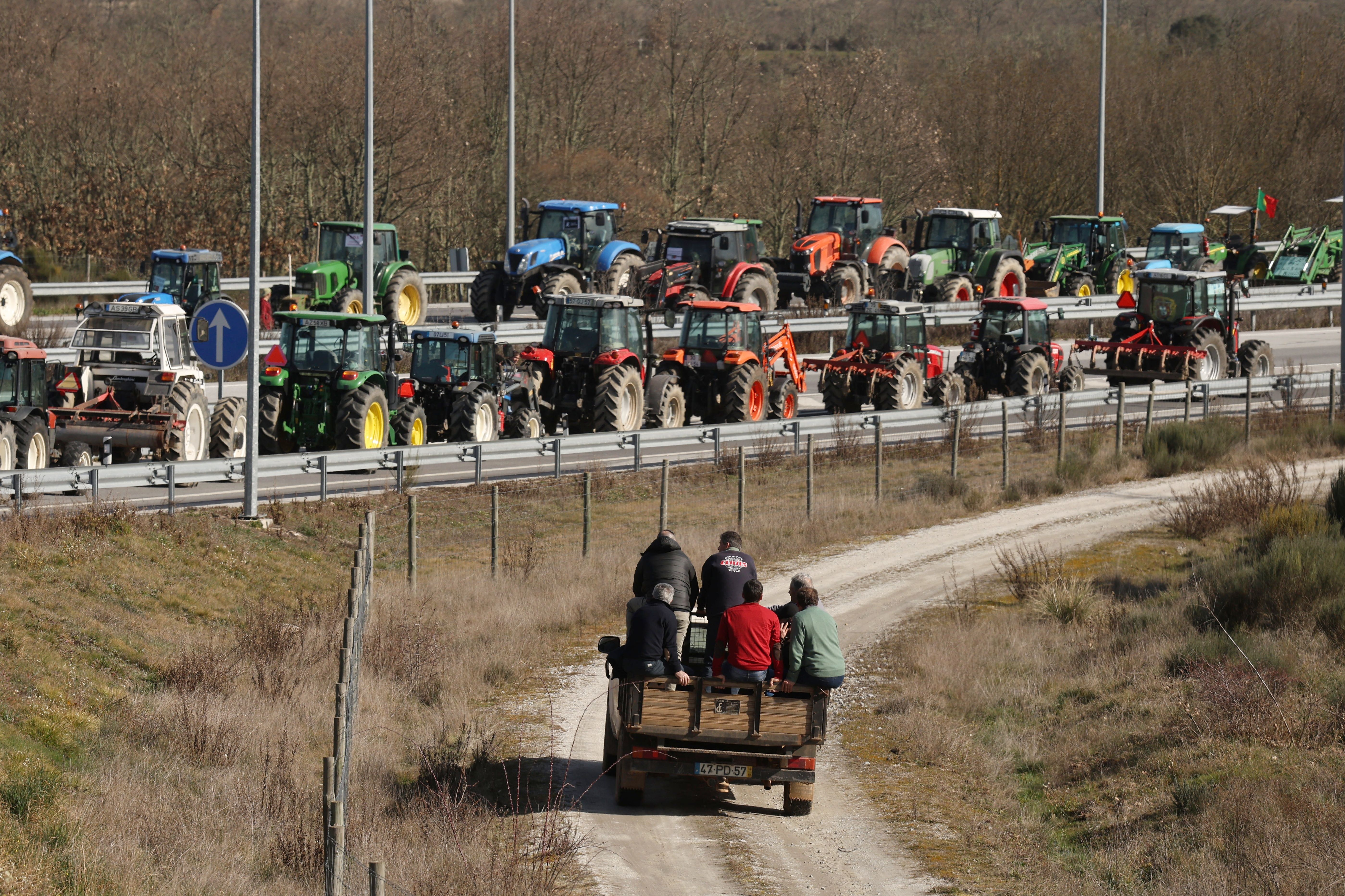  Cortes en la A-62 en Fuentes de Oñoro por las movilizaciones de agricultores portugueses. Vicente | ICAL