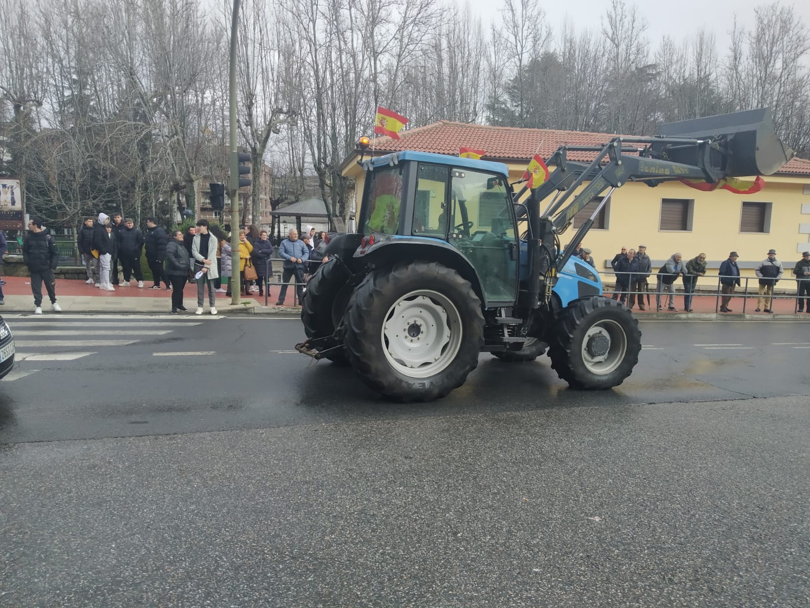 Béjar acoge una marcha lenta de tractores en protesta por los saneamientos (2)