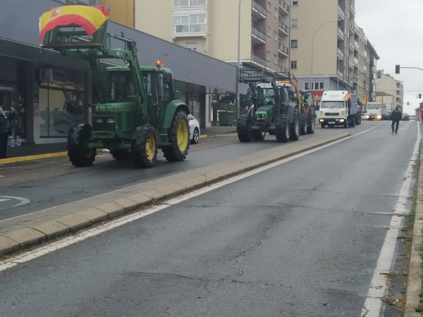 Béjar acoge una marcha lenta de tractores en protesta por los saneamientos (14)