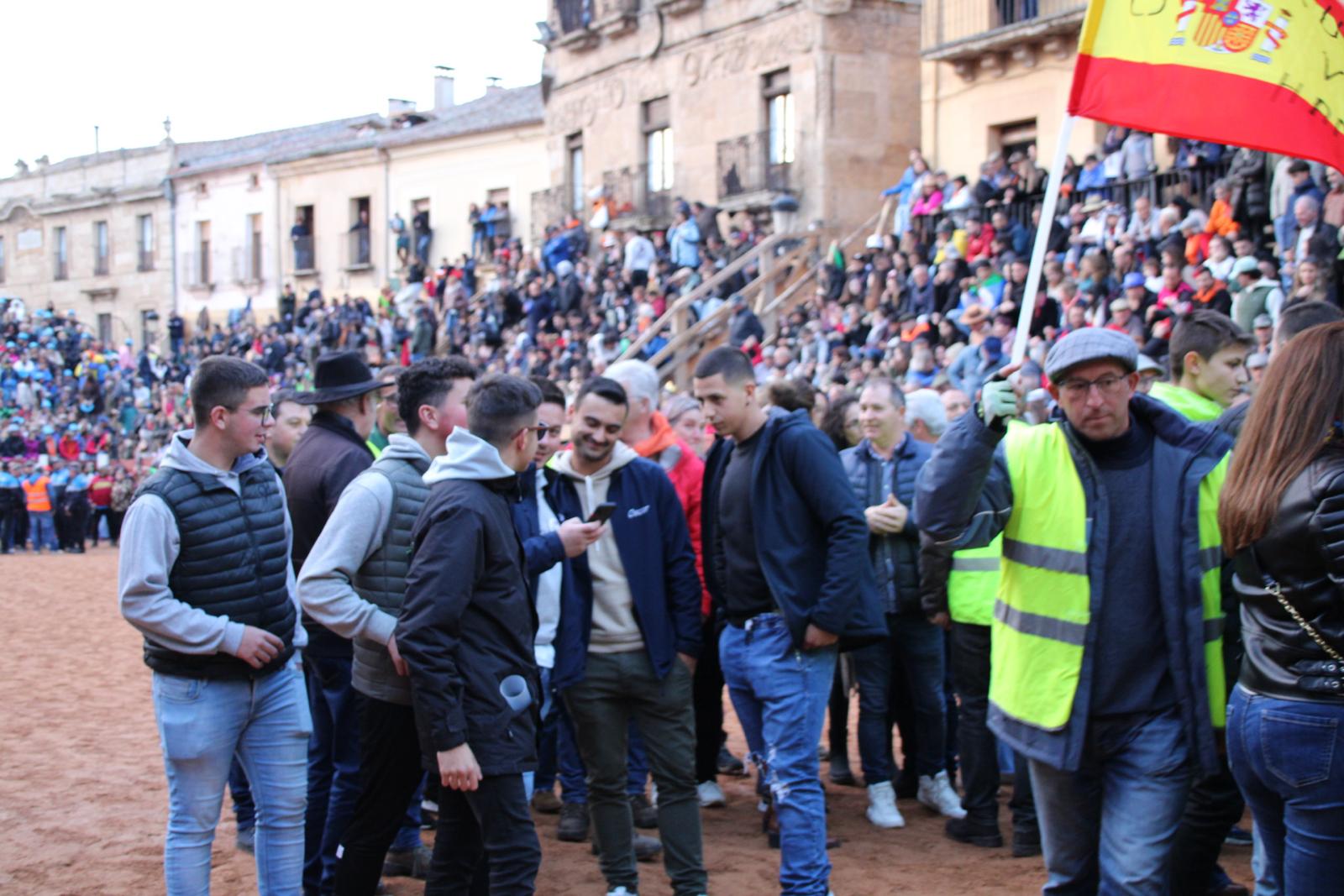 Ganaderos de Ciudad Rodrigo manifiestan sus reivindicaciones entre los aplausos del público en la Plaza Mayor (8)