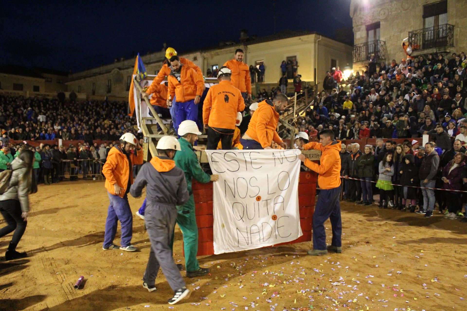 Desfile de carrozas en el Carnaval del Toro de Ciudad Rodrigo 2024