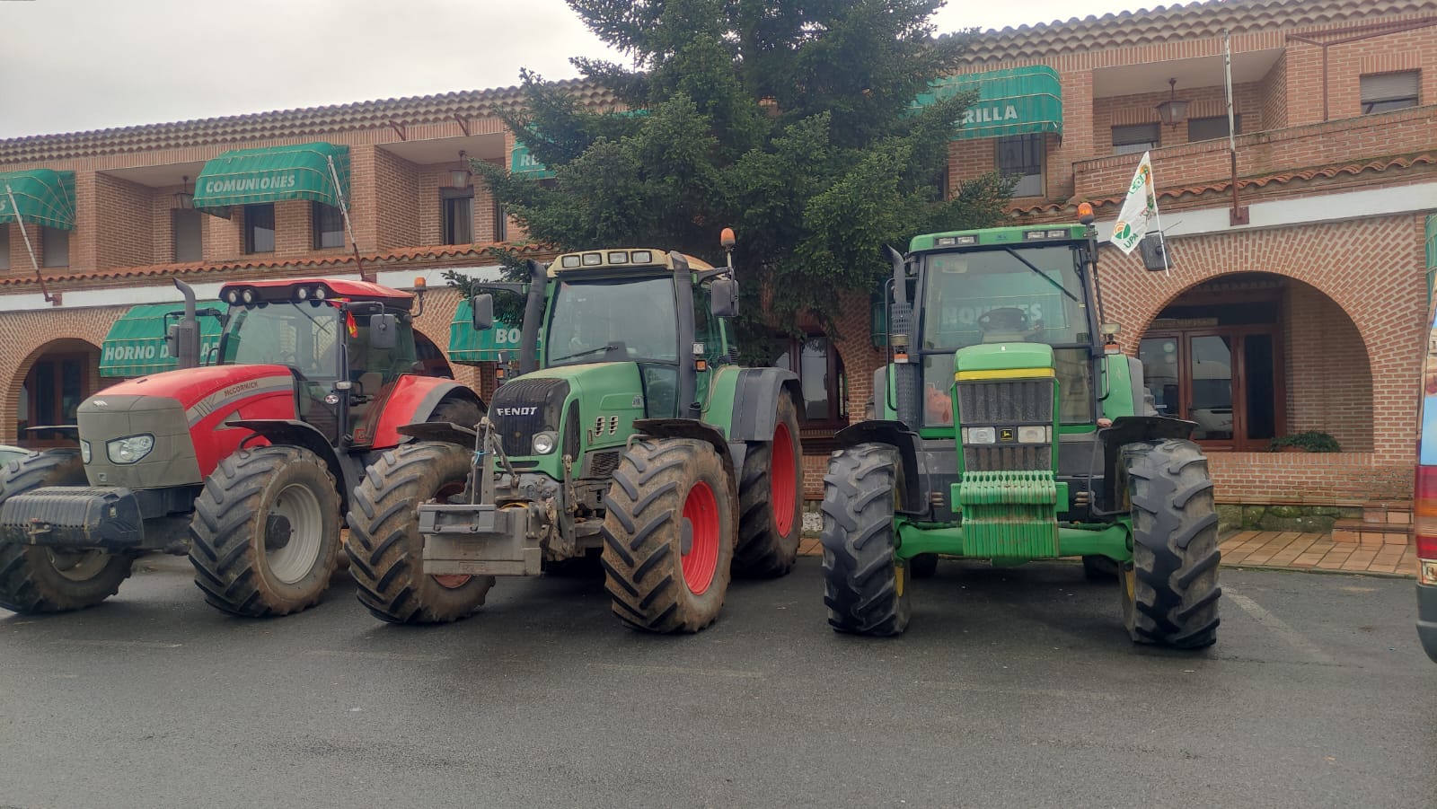 Tractores desde Castellanos de Moriscos. Fotos Javier S. Fraile 