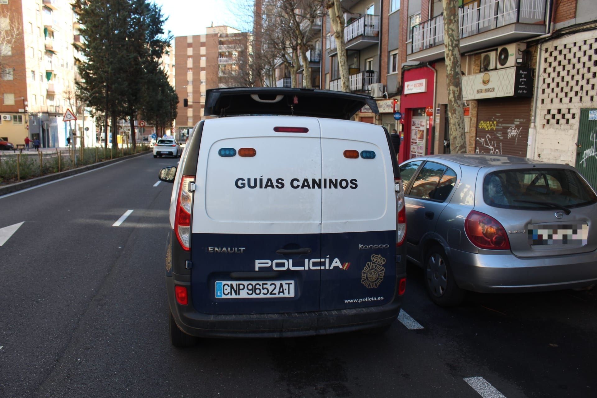 Policía Nacional en una redada en la calle Alfonso IX (2)
