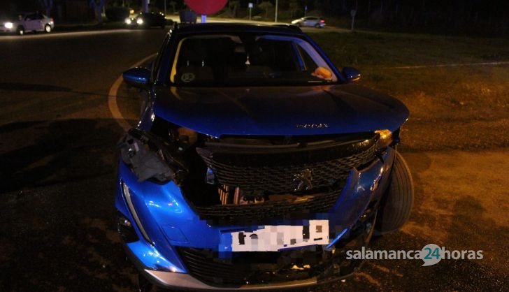 Colisión de dos turismos en el cruce del final de la avenida Agustino Recoletos (1)