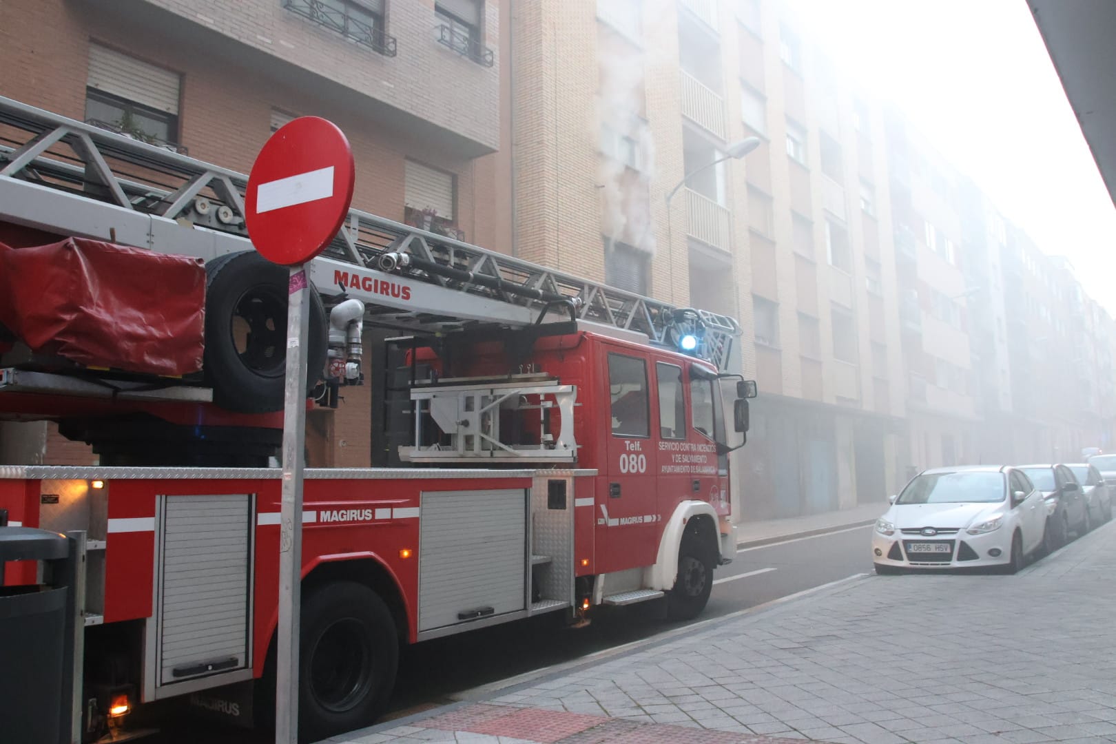 Incendio en una vivienda en la calle León Felipe (15)