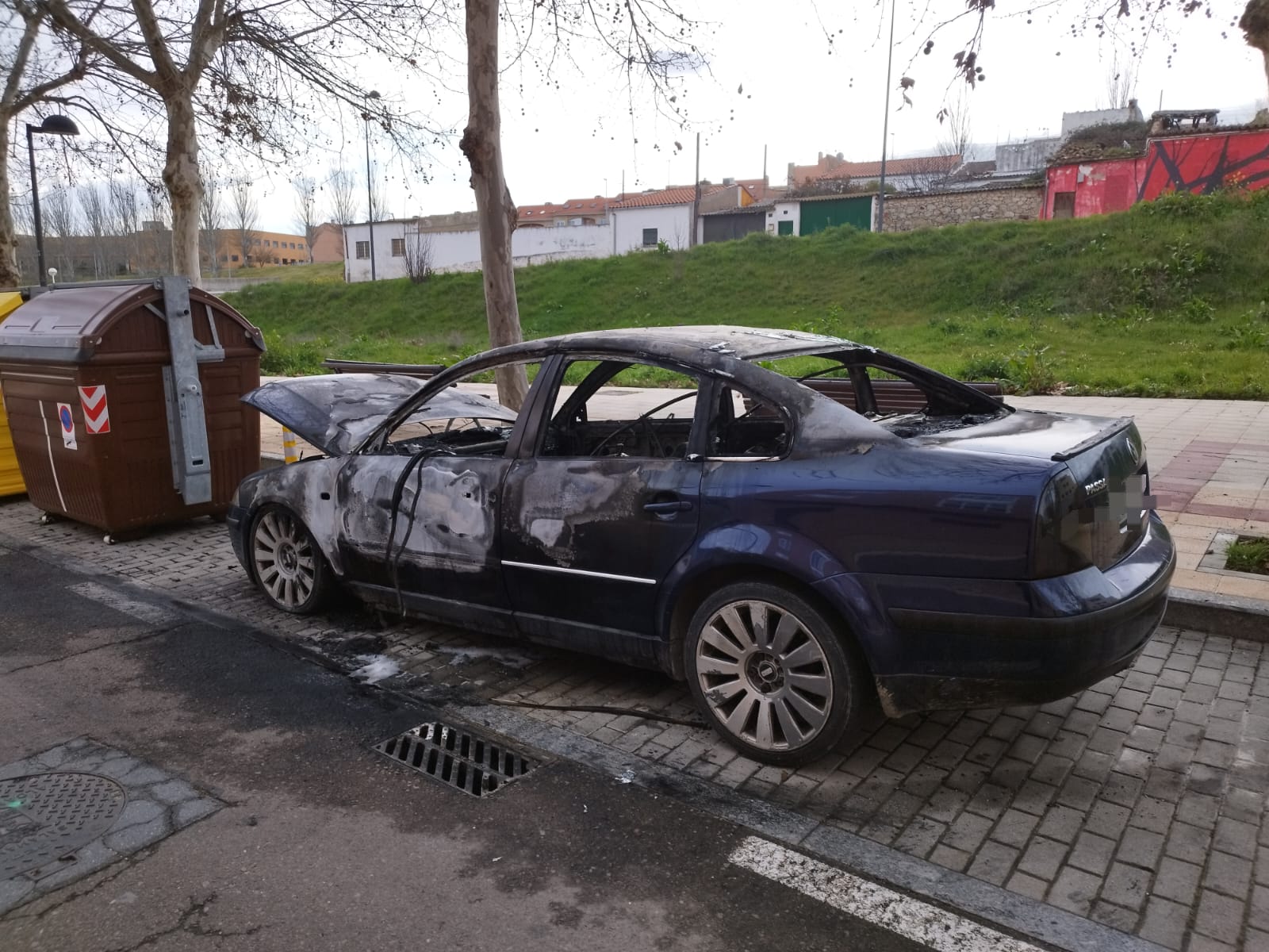 GALERÍA | Un coche arde en la calle Mayor de Chamberí 