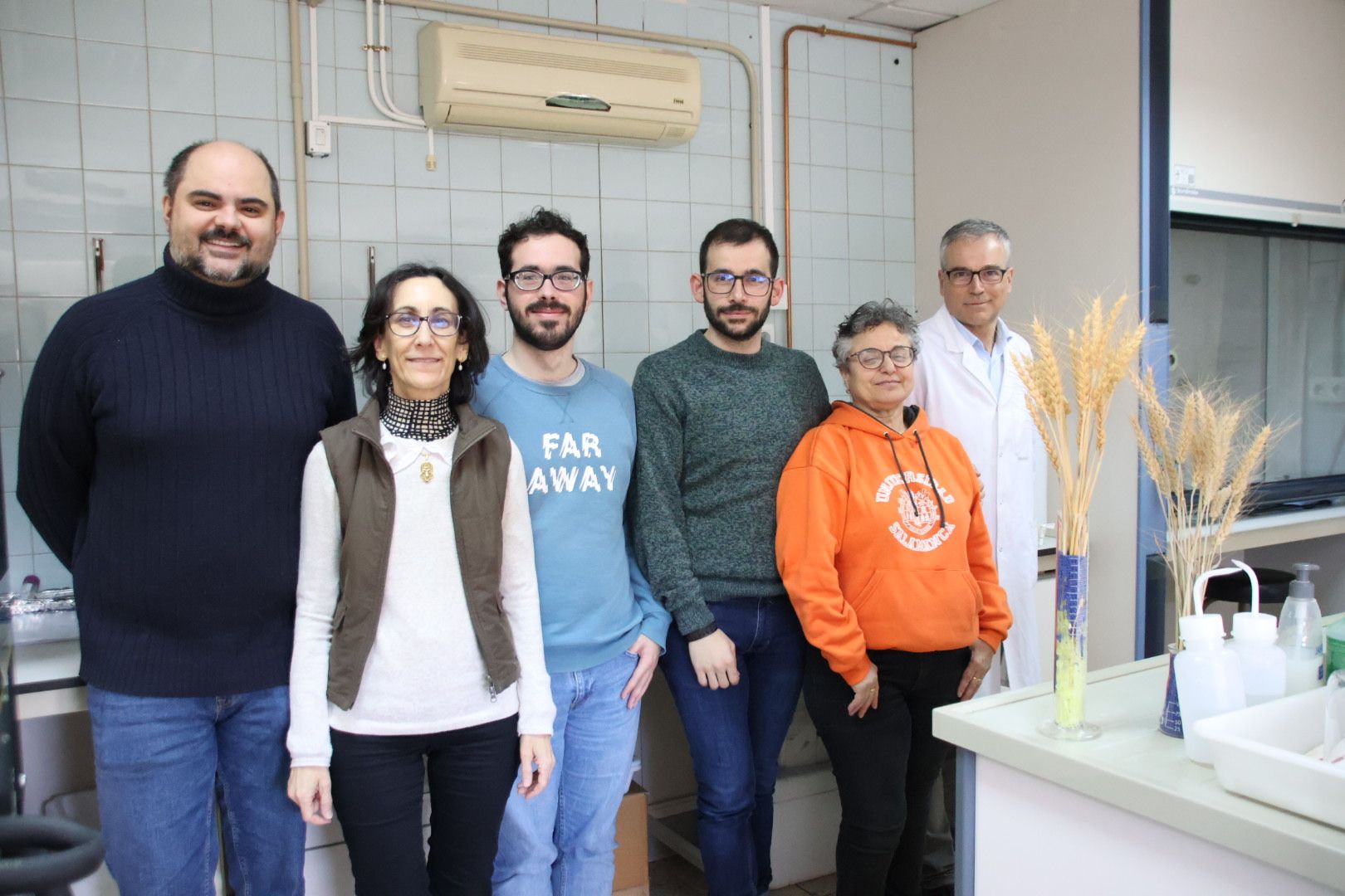 Equipo de investigación en el IRNASA que estudia cultivos adaptados al cambio climático 