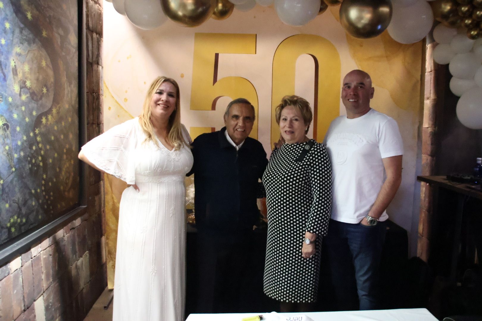 GALERÍA | Celebración del 50 cumpleaños de Montse Hidalgo, hija de Antonio Hidalgo, en Salamanca. Fotos SALAMANCA24HORAS
