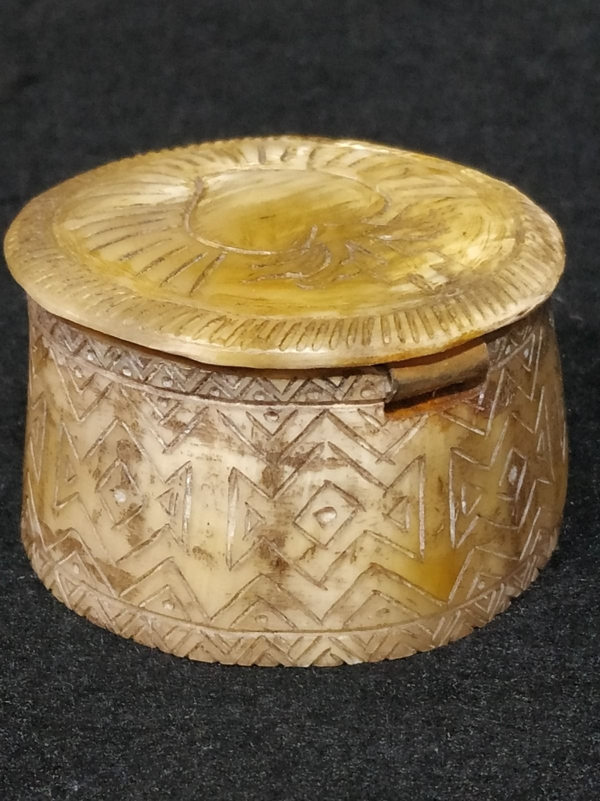 Reliquias de arte pastoril y otros objetos de tiendas EME
