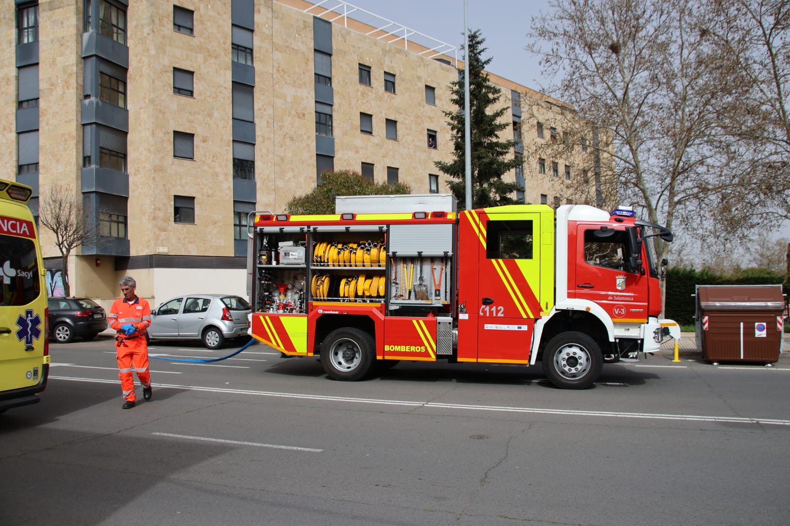Los bomberos de Salamanca acuden a un aviso en la calle Villa de Macotera