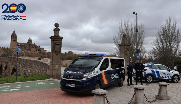Policía Nacional española y portuguesa patrullan en Salamanca (1)