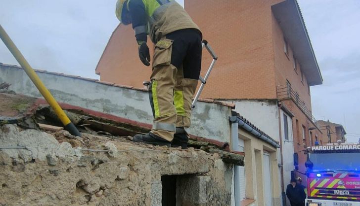 El derrumbe de una casa en Ledesma obliga a intervenir a los Bomberos 
