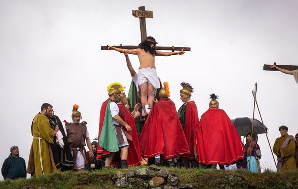 Vecinos de Serradilla del Arroyo representan la Pasión de Cristo en el Viernes Santo. Fotos José Vicente  ICAL (3)