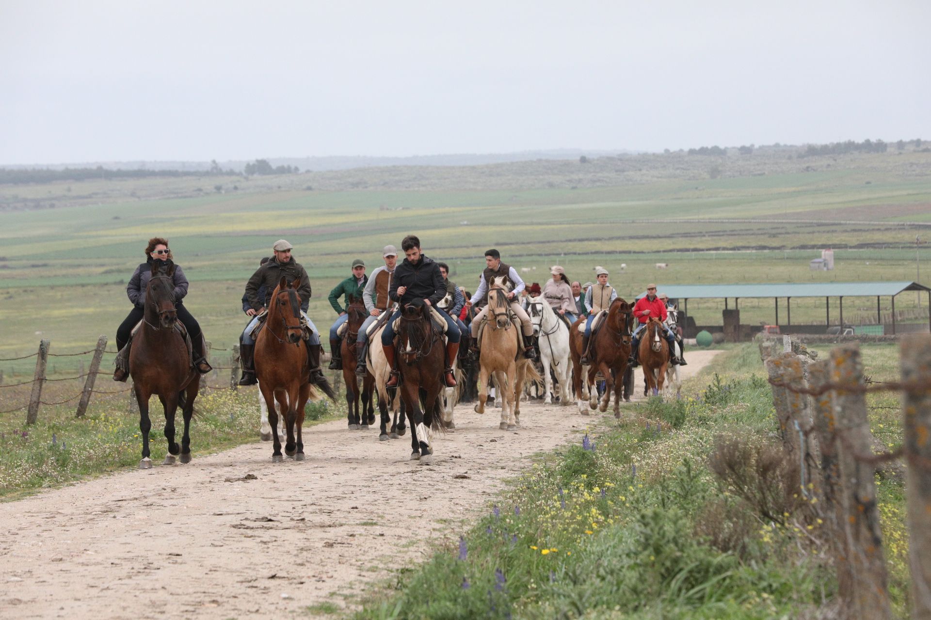 GALERÍA  Medio centenar de jinetes participan en la 'I Ruta a caballo de Siega Verde'. Fotos Siega Verde (3)
