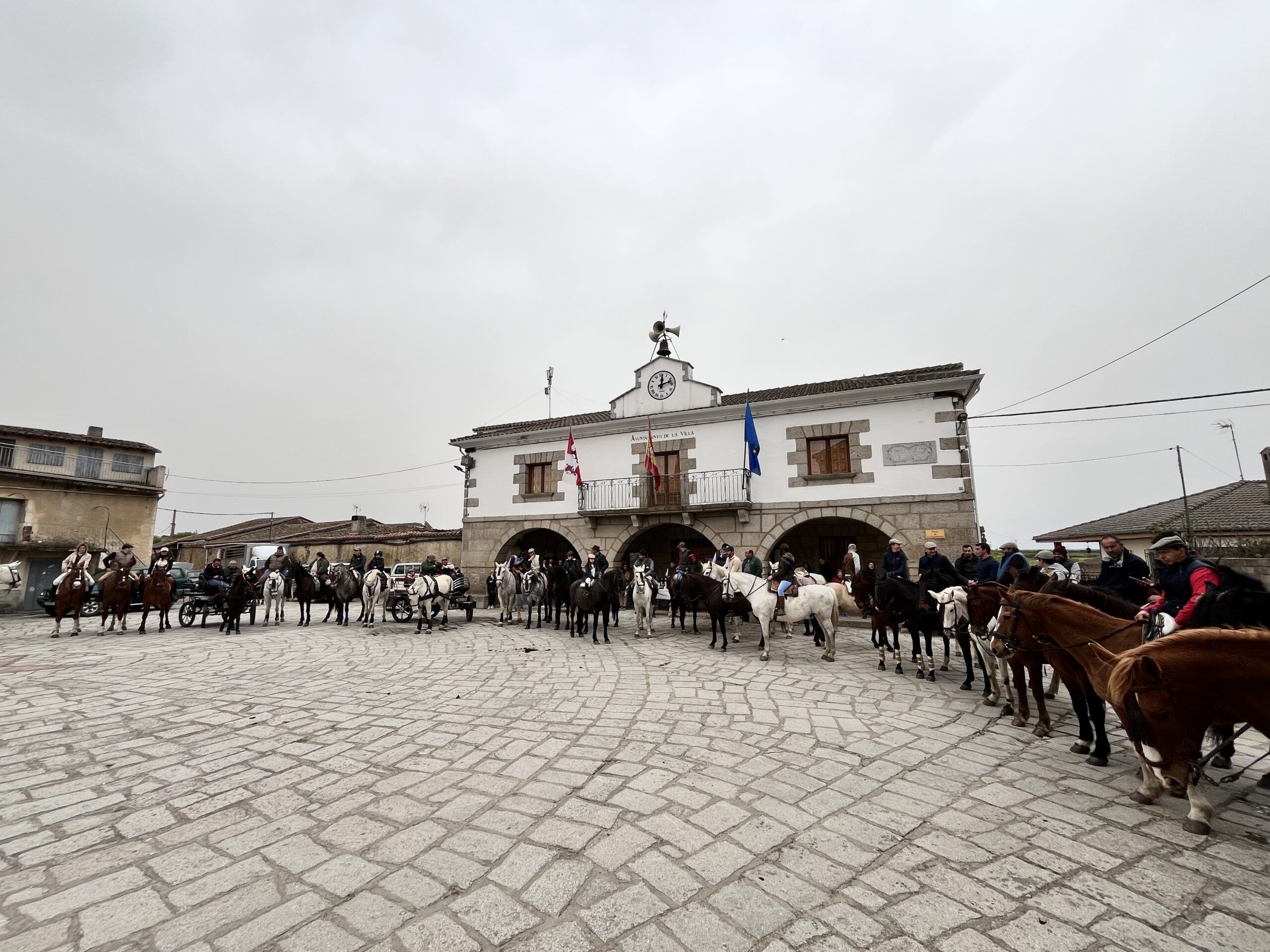 GALERÍA  Medio centenar de jinetes participan en la 'I Ruta a caballo de Siega Verde'. Fotos Siega Verde (5)