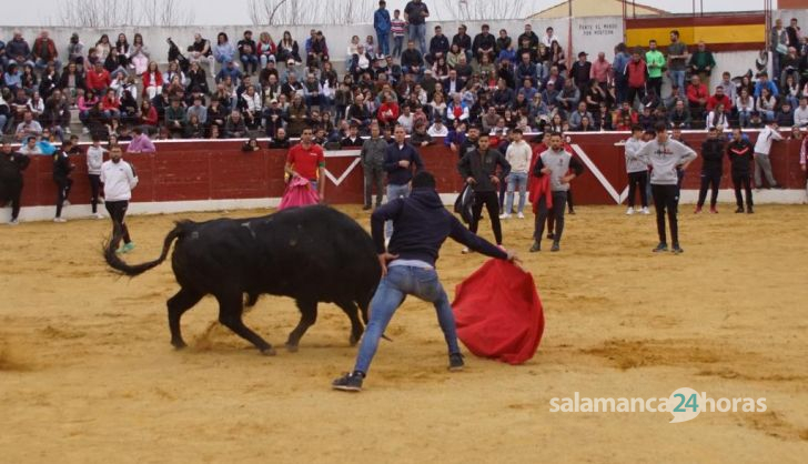 Ambiente y participación durante el 'Toro del Voto' en Villoria, suelta de dos toros del cajón. Foto Juanes (75)