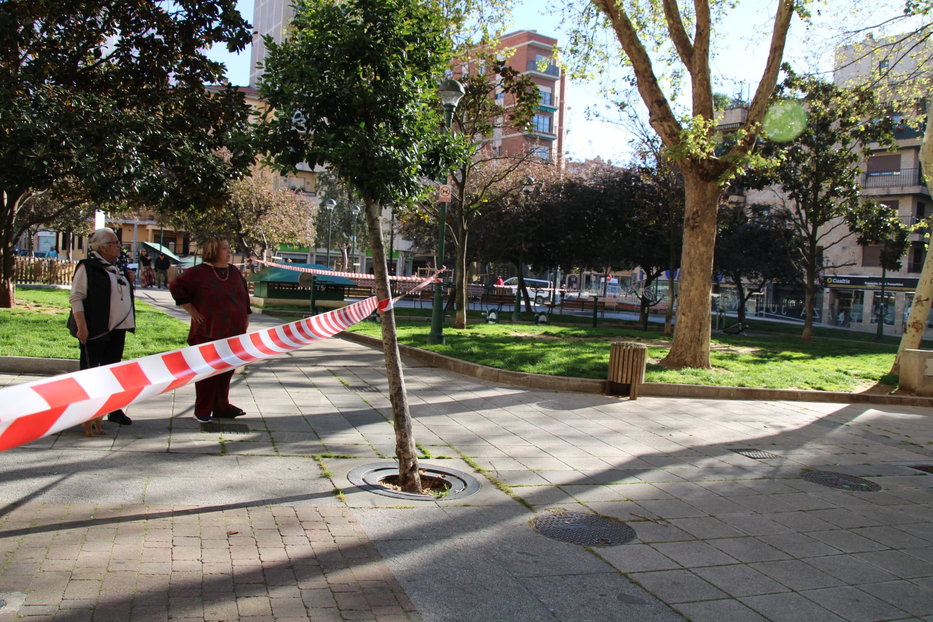Comprobación de un andamio en la plaza de Julián Sánchez El Charro. Fotos S24H (9)