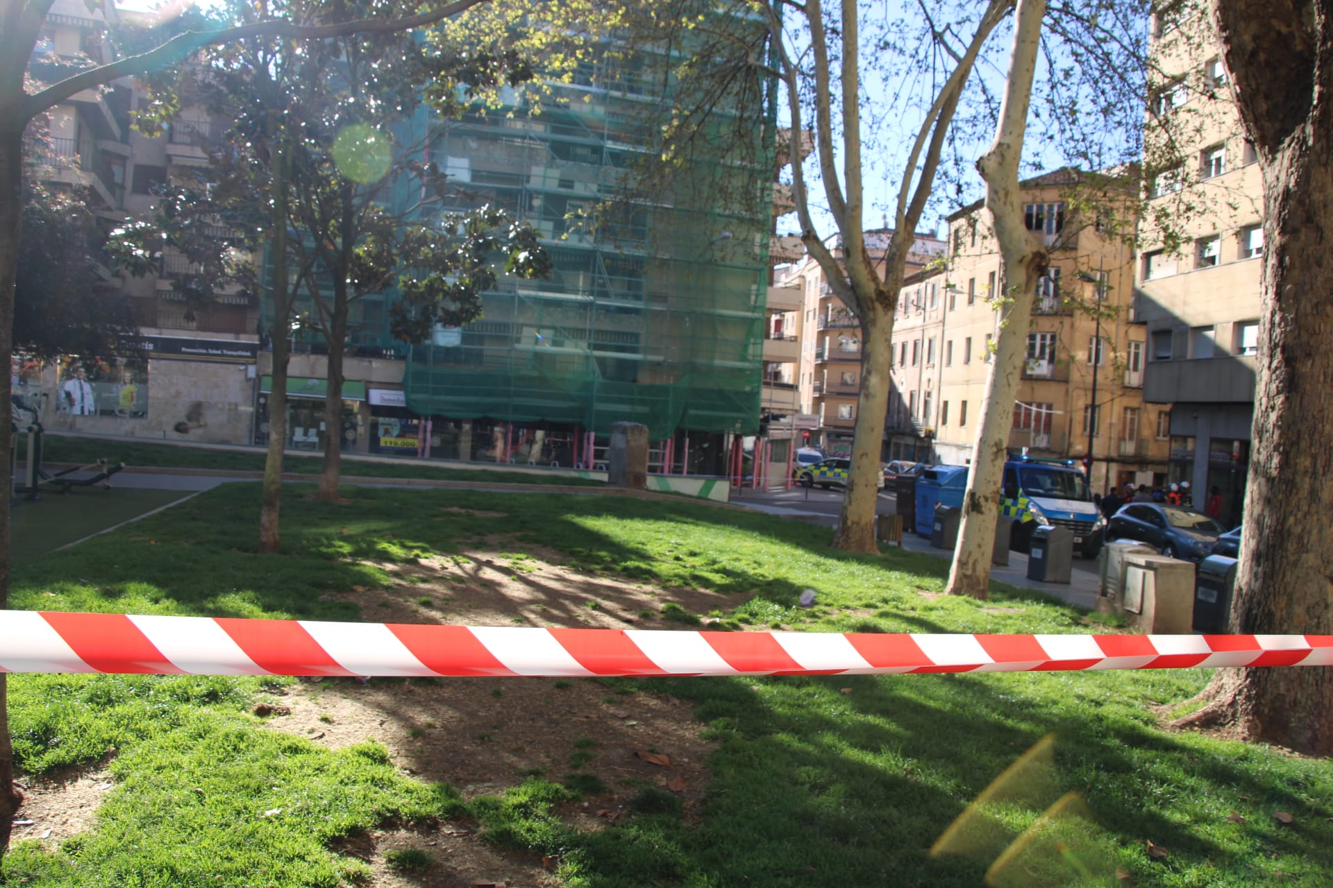 Comprobación de un andamio en la plaza de Julián Sánchez El Charro. Fotos S24H (13)