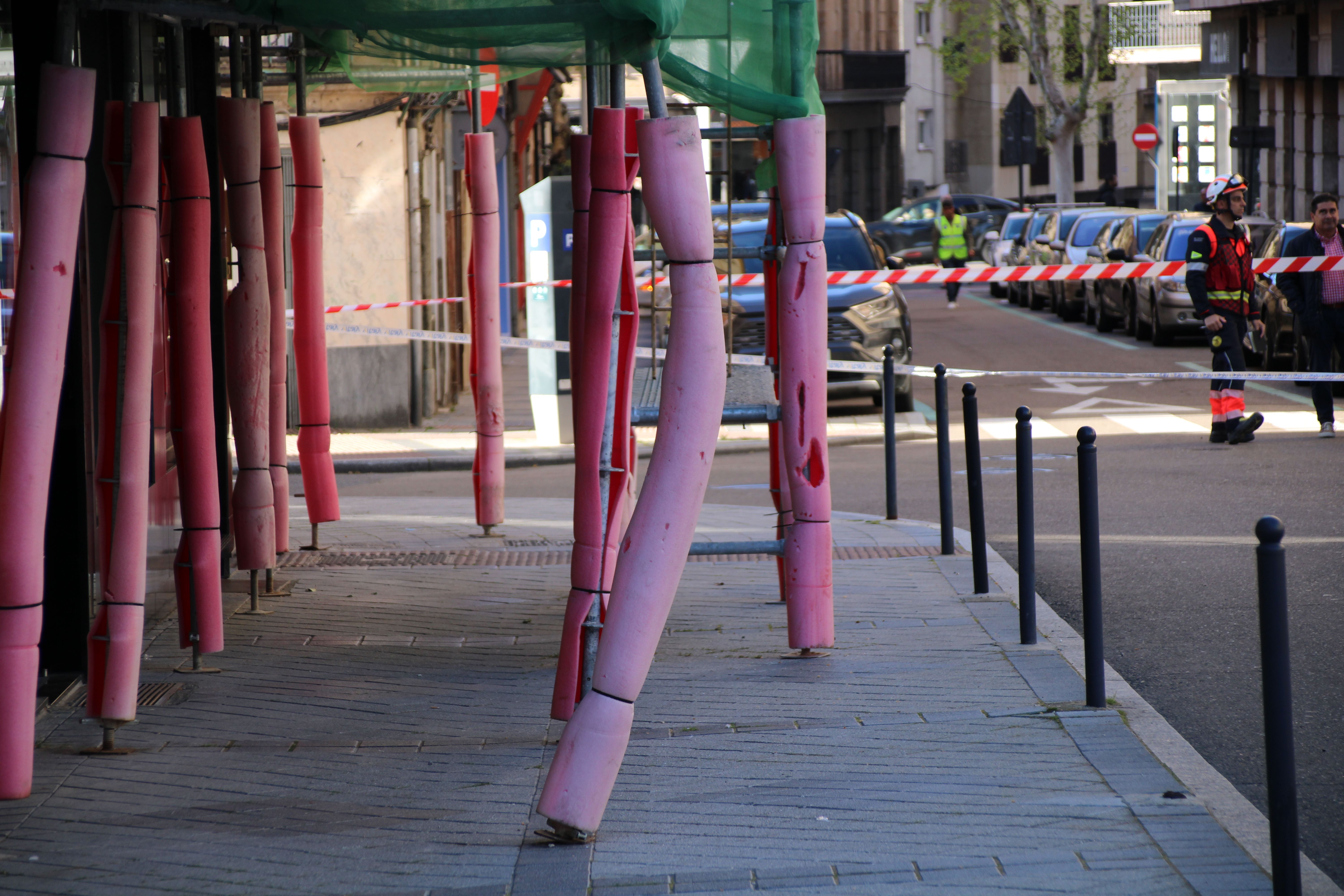 Cortan la plaza Julián Sánchez El Charro al doblarse las patas de un andamio de grandes dimensiones (2)