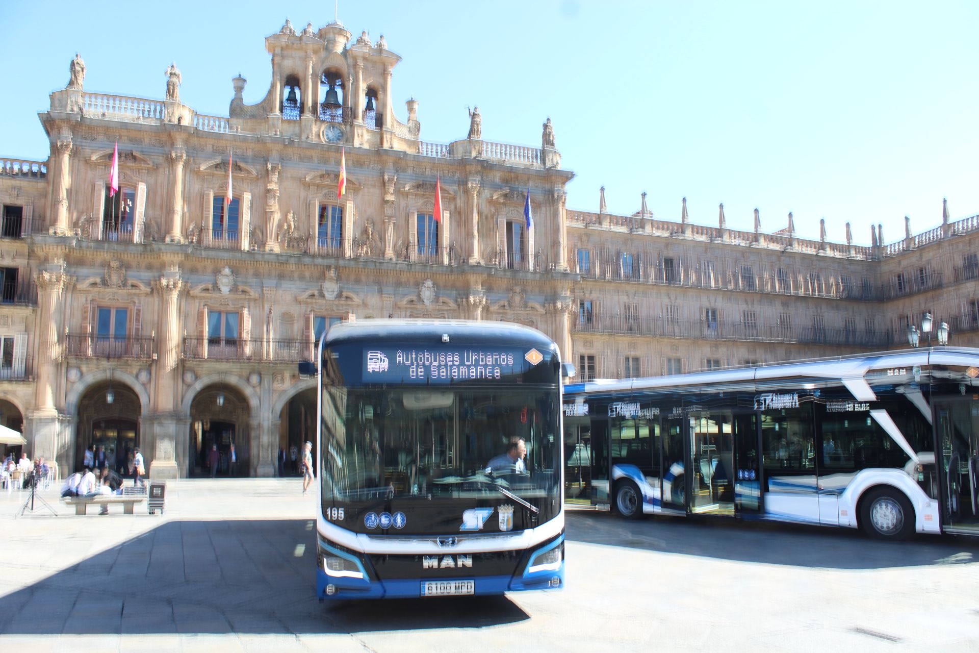 Presentación de los nuevos vehículos eléctricos del servicio municipal de transporte urbano por autobús.