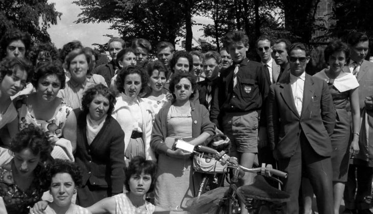 Mujeres en Westfalia en 1959  - Carlos Muñoz Álvarez