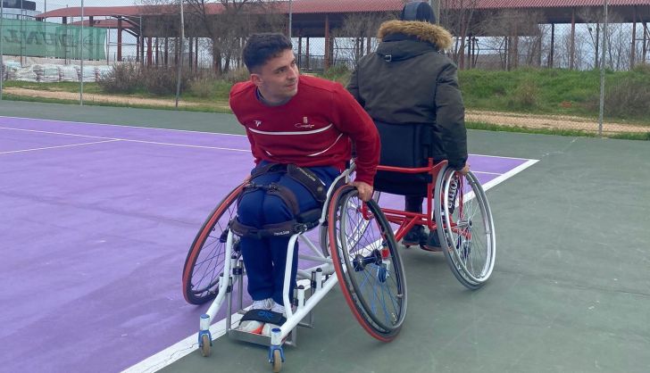 deportistas de tenis en silla de ruedas de la escuela BeTennis Salamanca 2