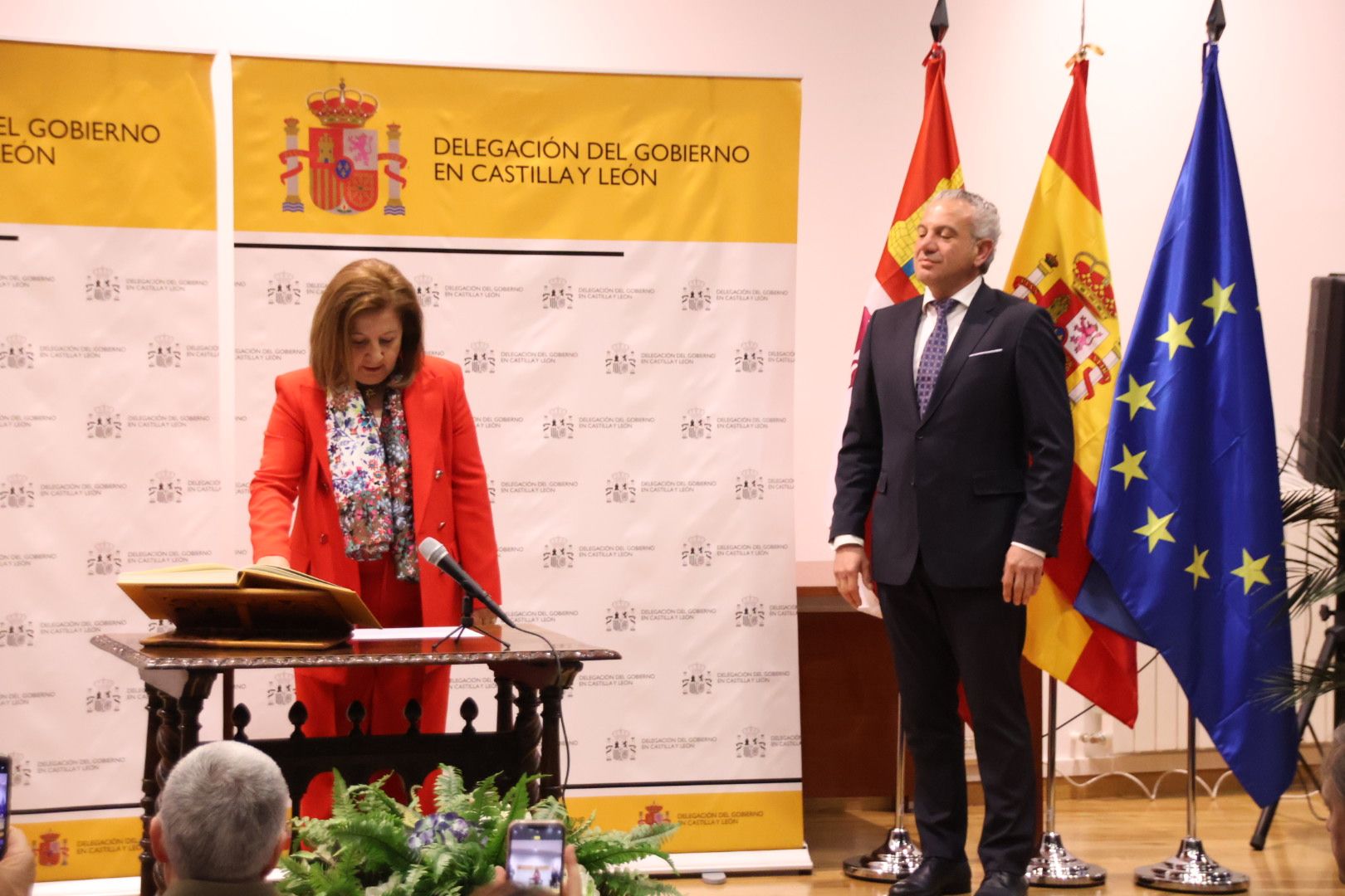 Acto de toma de posesión de la nueva subdelegada del Gobierno en Salamanca, Rosa María López. Fotos Andrea M.
