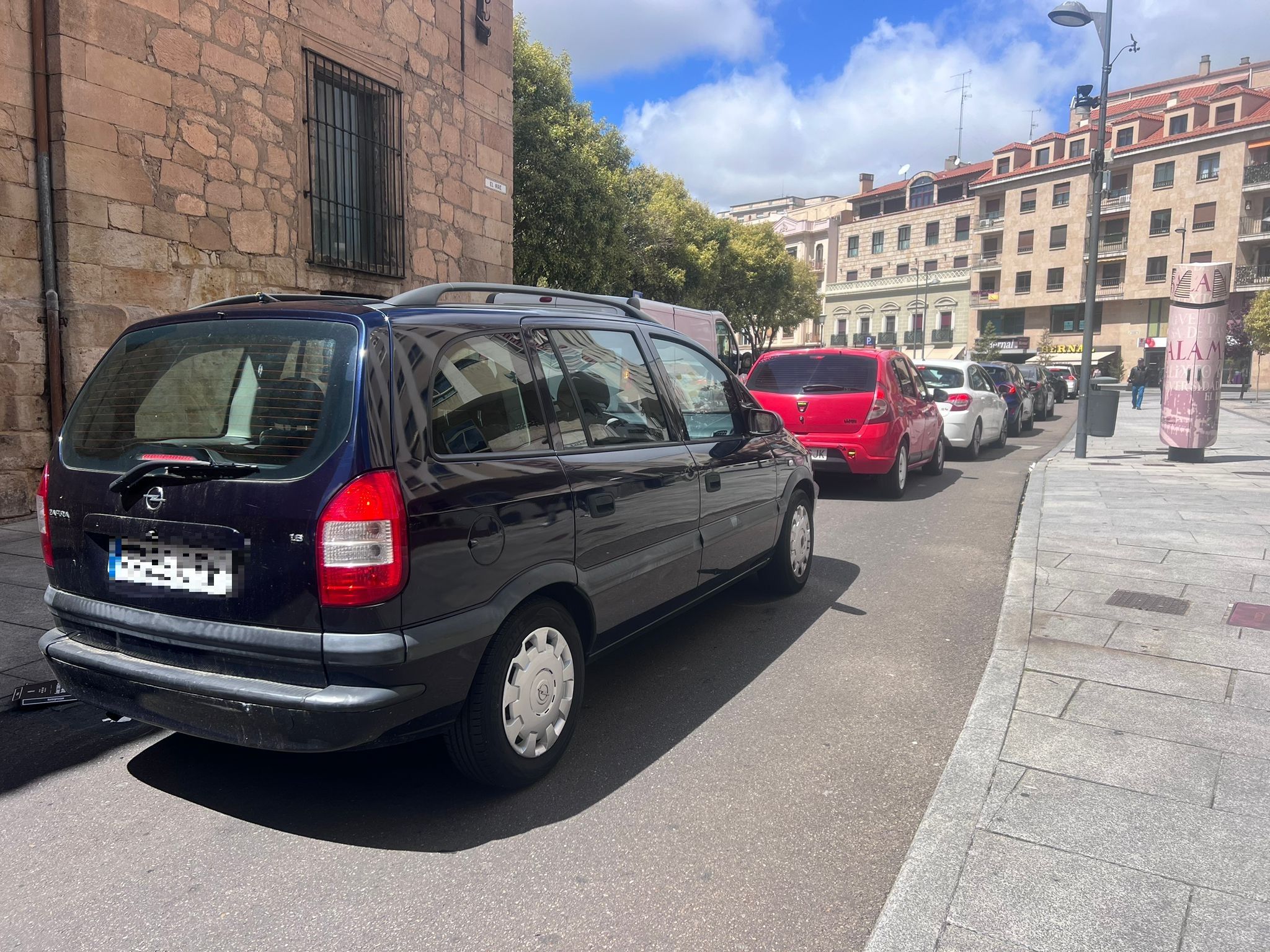 Largas colas en los aparcamientos de Salamanca capital por el puente de mayo. Fotos S24H 