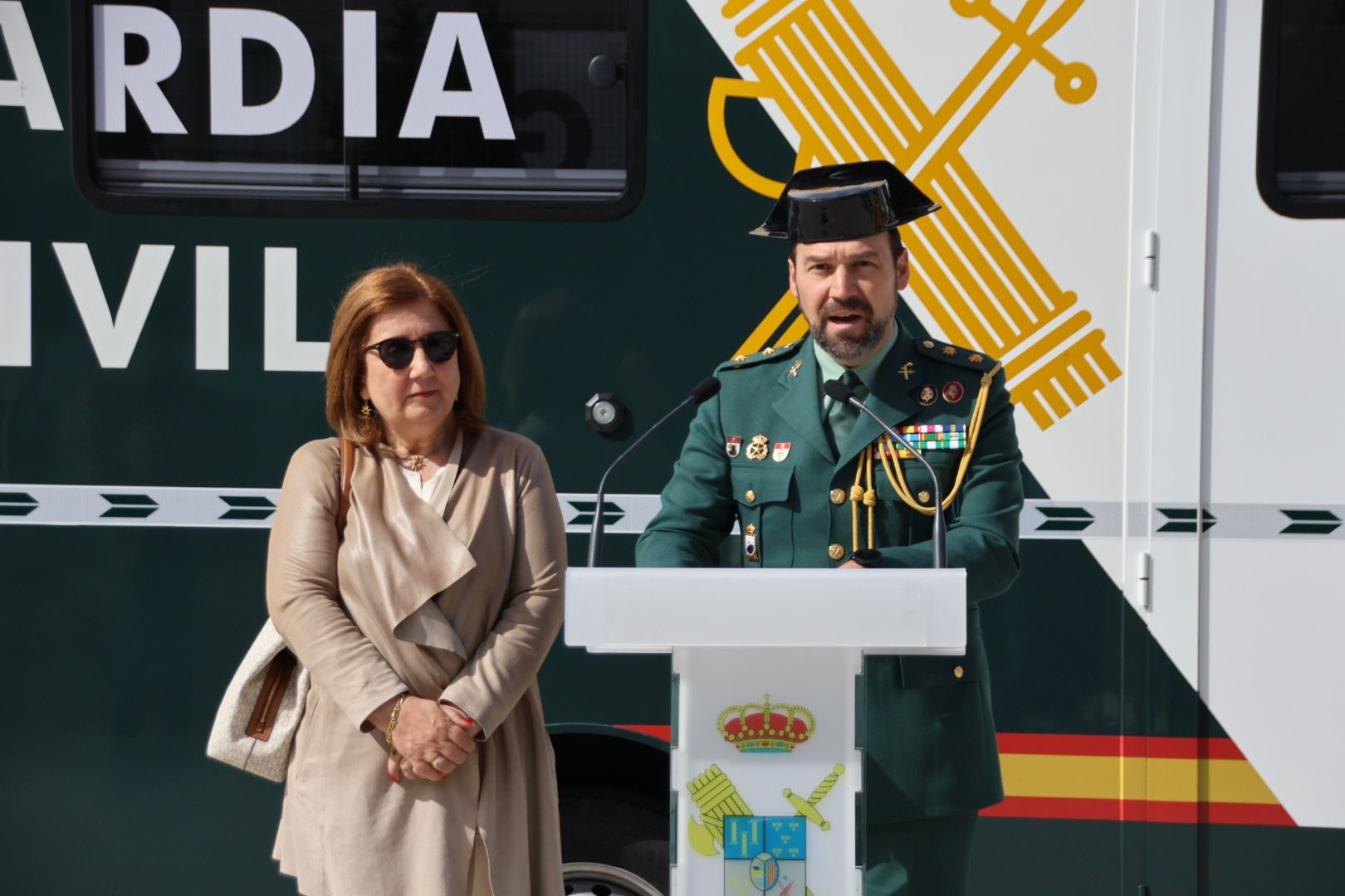 horas.Guardia Civil de Salamanca presenta la nueva oficina móvil de atención a la ciudadanía