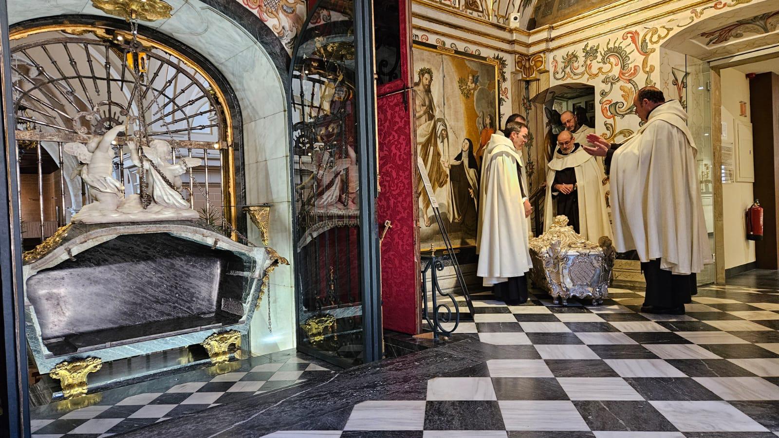 El Vaticano agita los secretos que esconden las reliquias de Santa Teresa 2 Merca2.es Hay que estar al día