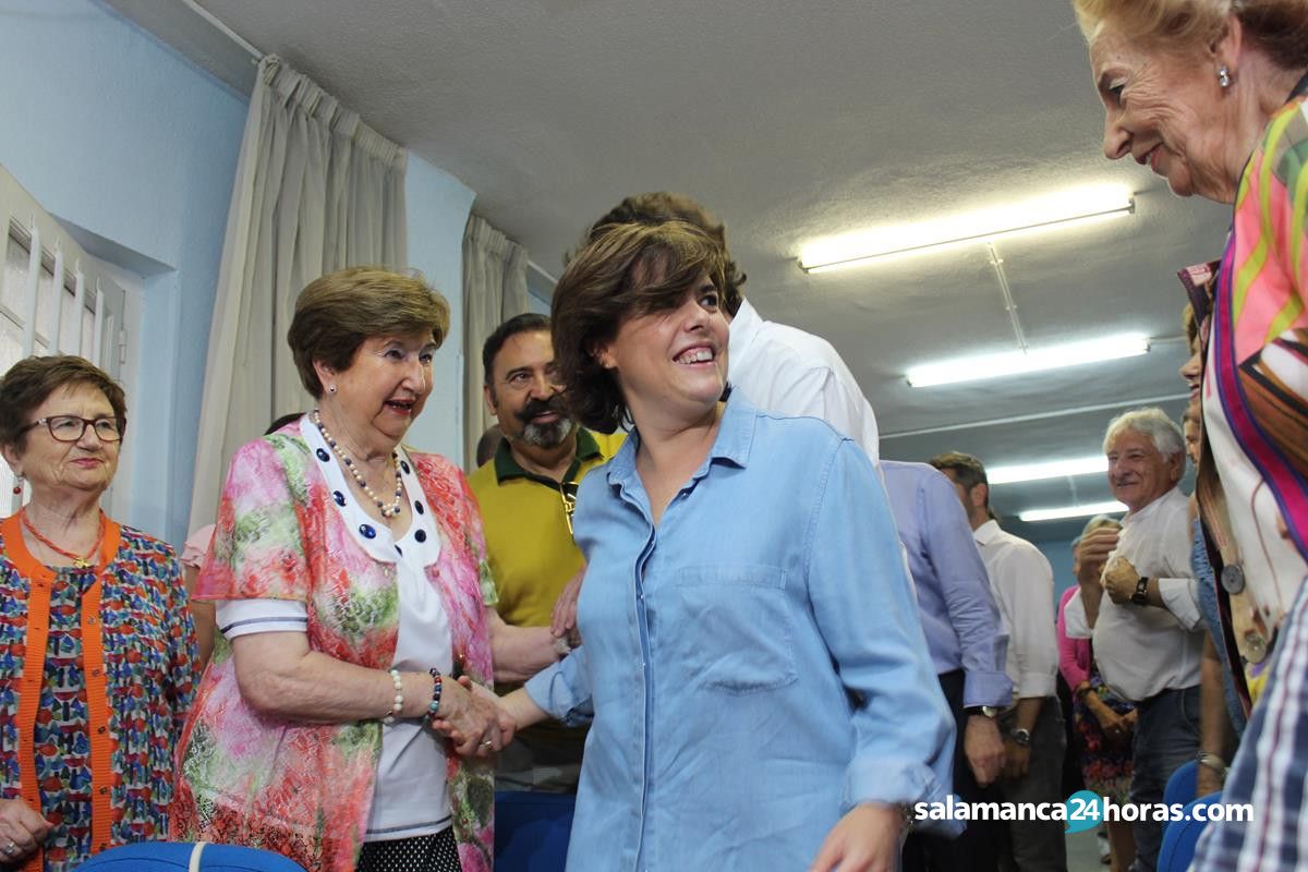  Soraya sáenz de santamaría en Salamanca   campaña primarias (27) 