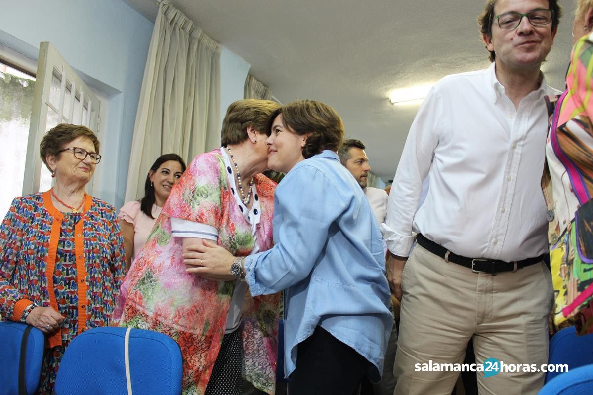  Soraya sáenz de santamaría en Salamanca   campaña primarias (29) 