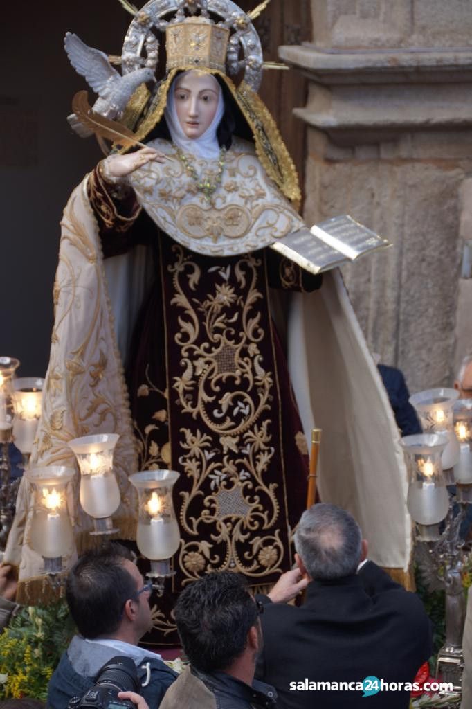  Santa Teresa sale de Clausura (33) 