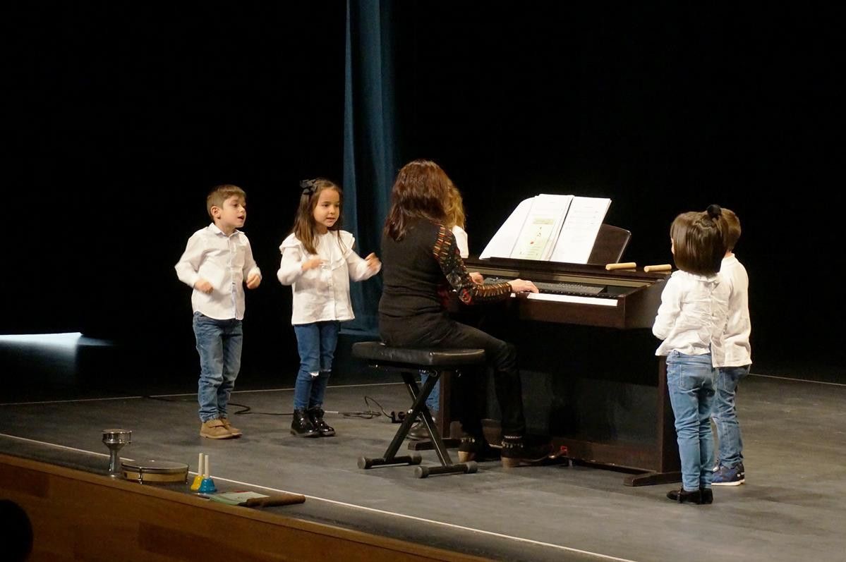  Concierto de Navidad en la Escuela Municipal de Musica de Villares (6) 