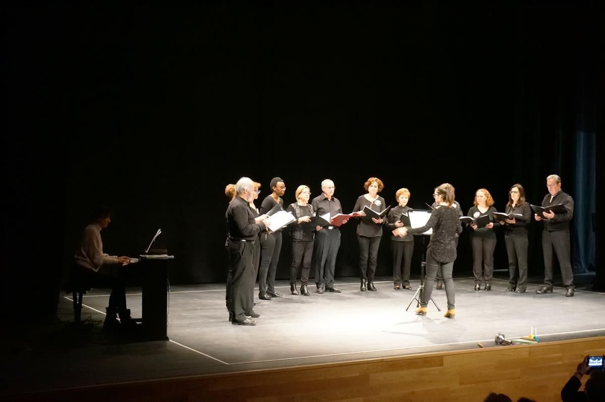  Concierto de Navidad en la Escuela Municipal de Musica de Villares (14) 