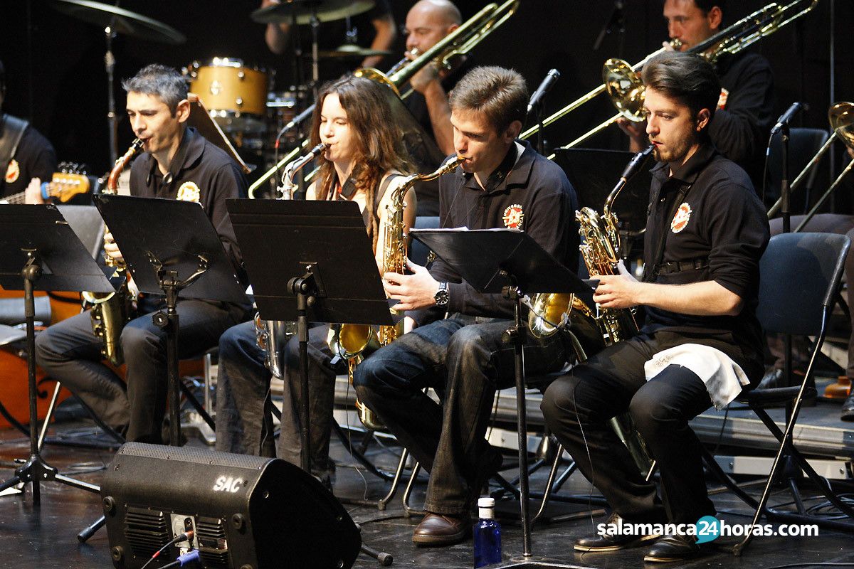  Big Band de la USAL con el saxo tenor Abrahan de Román (15) 