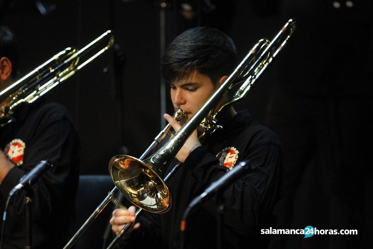  Big Band de la USAL con el saxo tenor Abrahan de Román (22) 