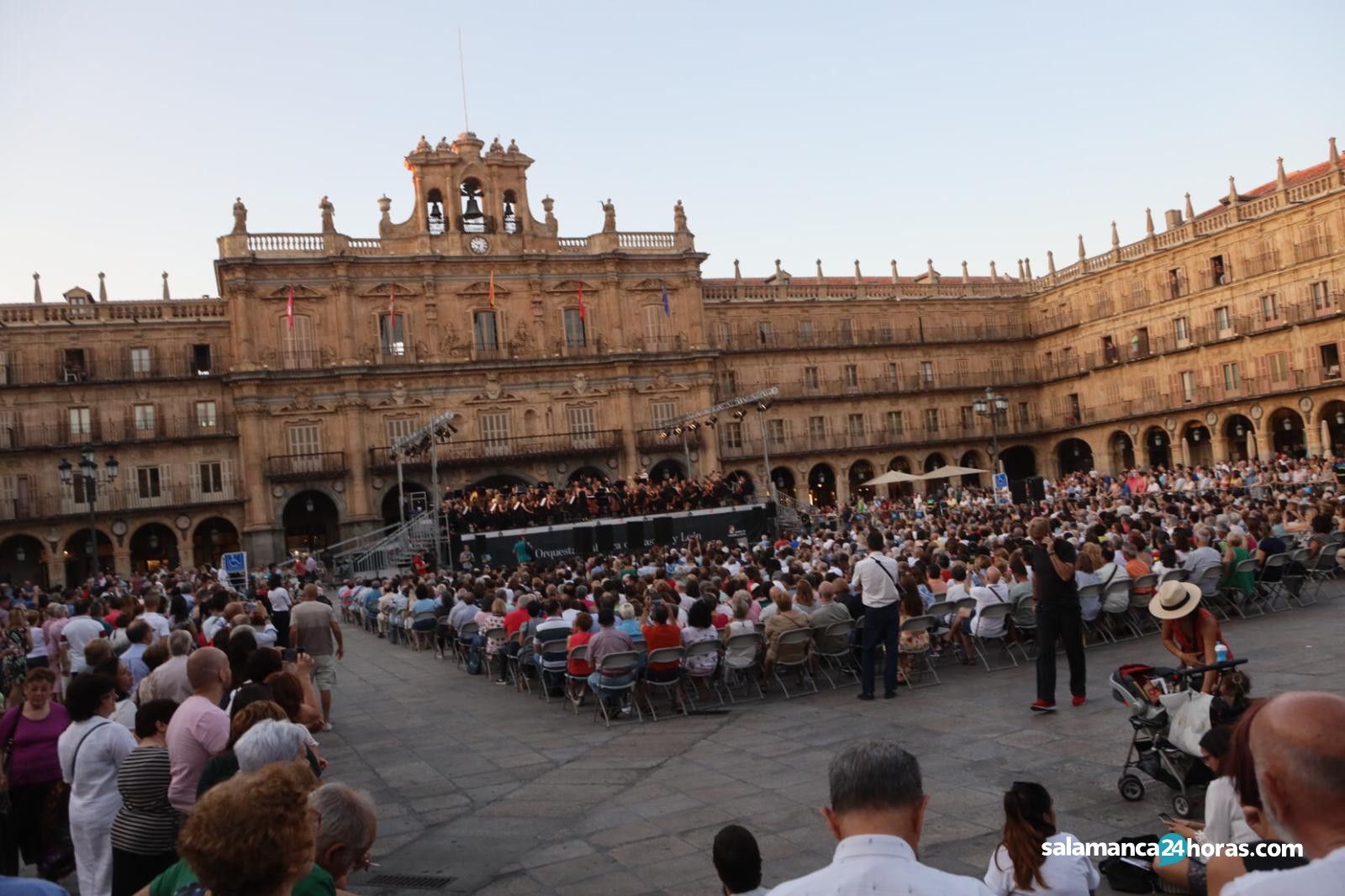  Concierto de la Orquesta Sinfónica de Castilla y León en la Plaza Mayor (26) 