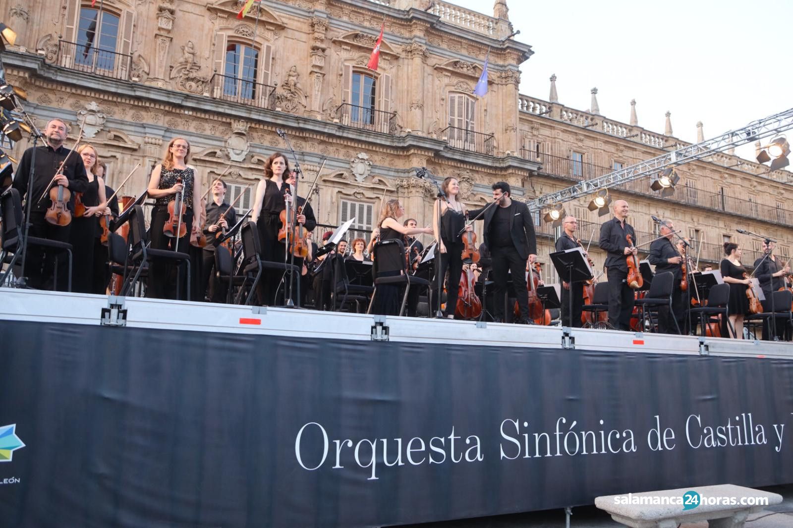  Concierto de la Orquesta Sinfónica de Castilla y León en la Plaza Mayor (22) 