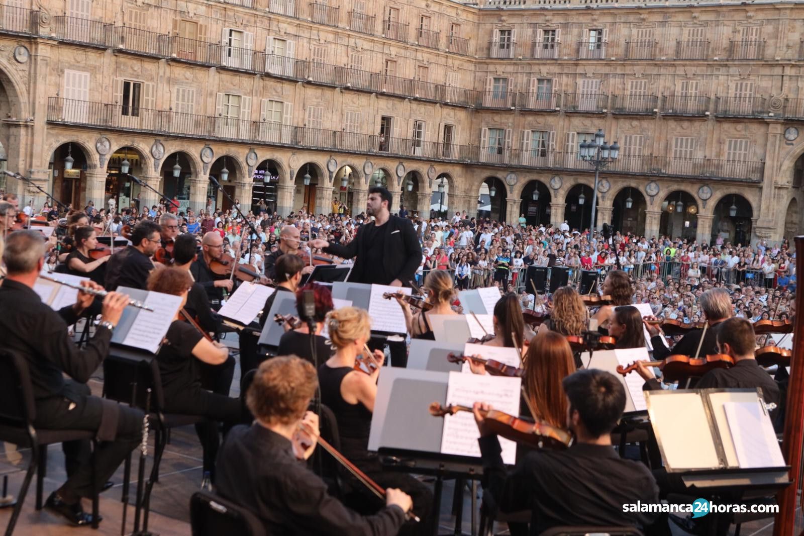  Concierto de la Orquesta Sinfónica de Castilla y León en la Plaza Mayor (12) 