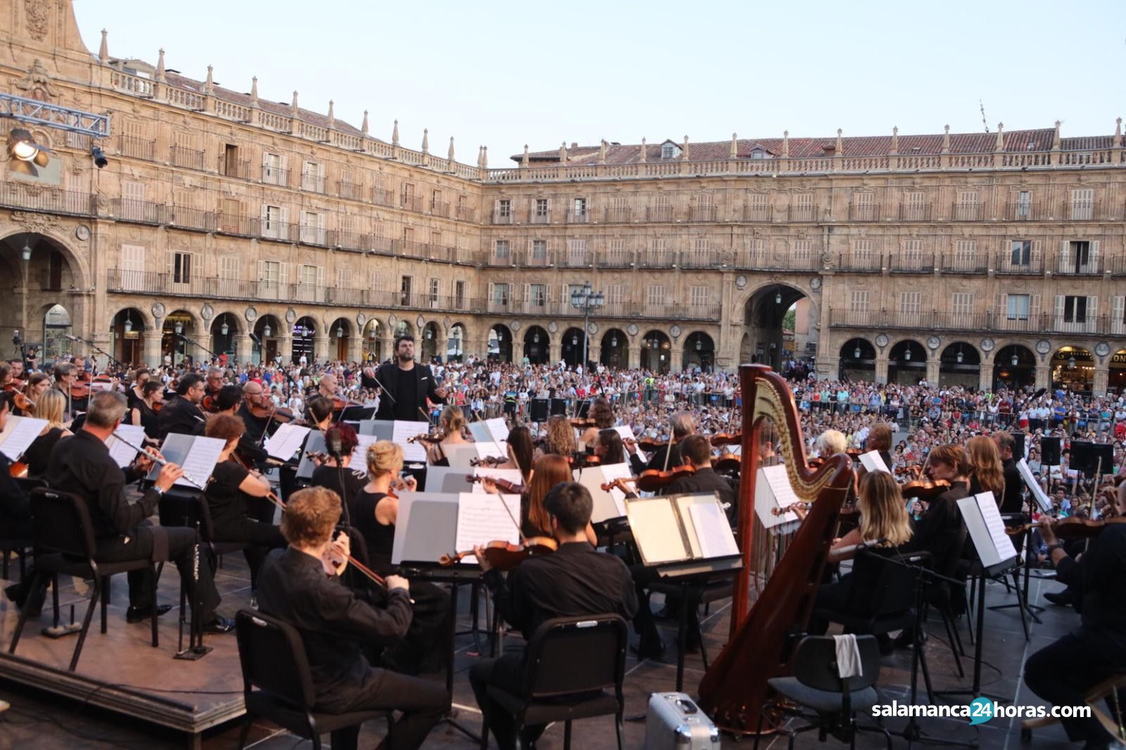  Concierto de la Orquesta Sinfónica de Castilla y León en la Plaza Mayor (13) 
